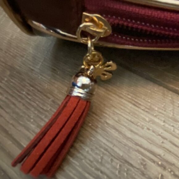 DK RED Shiny GOLD TRIM Clutch Purse TASSEL & FLOWER Pull HEART Accent ~ Cosmetic - Picture 6 of 7
